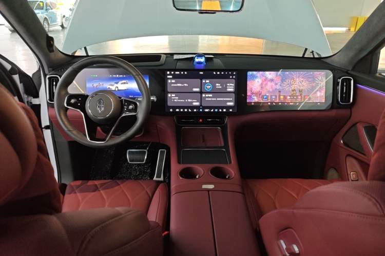 Used Hima AITO M8 2025 Extended-Range Max+ Version 53.4 kWh 6-Seater Edition Center Console