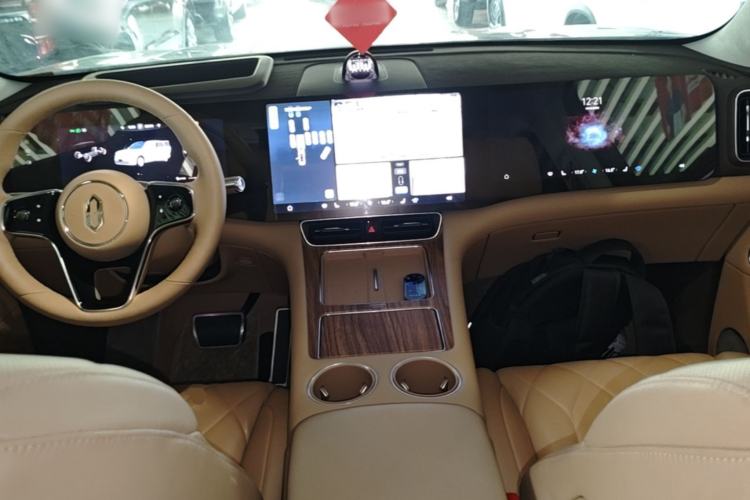 Used Hima AITO M8 2025 Extended-Range Ultra Version 53.4 kWh 6-Seater Edition Center Console