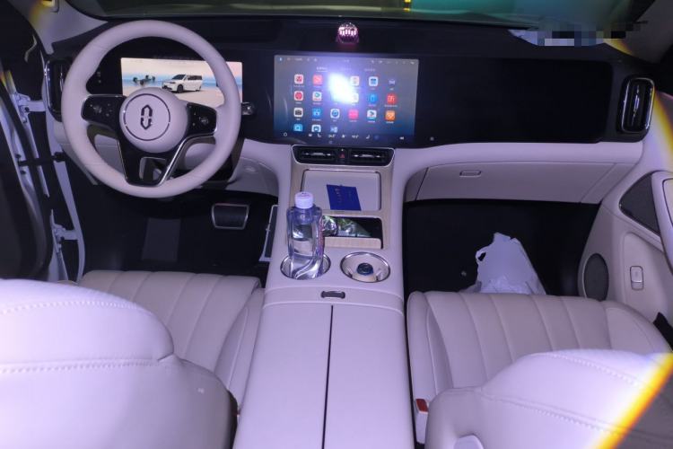 Used Hima AITO M8 2025 Extended-Range Ultra Version 53.4 kWh 5-Seater Edition Center Console
