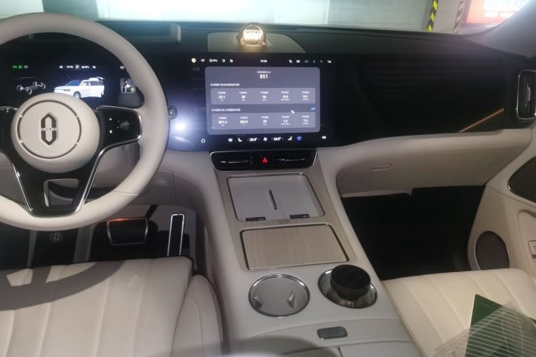 Used Hima AITO M8 2025 Extended-Range Max Version 37 kWh 5-Seater Center Console