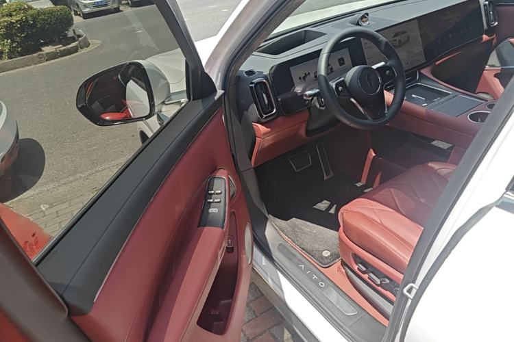 Used Hima AITO M8 2025 Extended-Range Max+ Version 53.4 kWh 6-Seater Edition Driver Seat