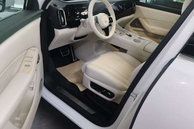 Used Hima AITO M8 2025 Extended-Range Max+ Version 53.4 kWh 5-Seater Edition Driver Seat