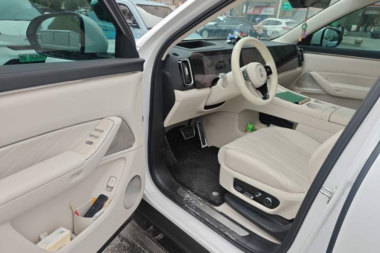 Used Hima AITO M8 2025 Extended-Range Max+ Version 53.4 kWh 6-Seater Edition Driver Seat