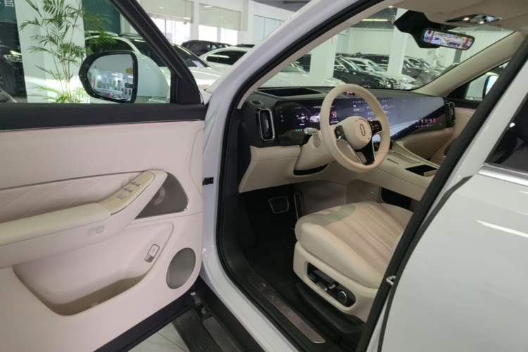Used Hima AITO M8 2025 Model Pure Electric Max+ Five-Seat Long-Range Version Driver Seat
