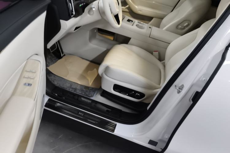 Used Hima AITO M8 2025 Extended-Range Max+ Version 53.4 kWh 5-Seater Edition Driver Seat