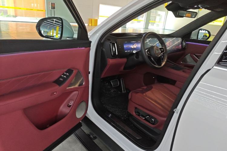 Used Hima AITO M8 2025 Extended-Range Max+ Version 53.4 kWh 6-Seater Edition Driver Seat