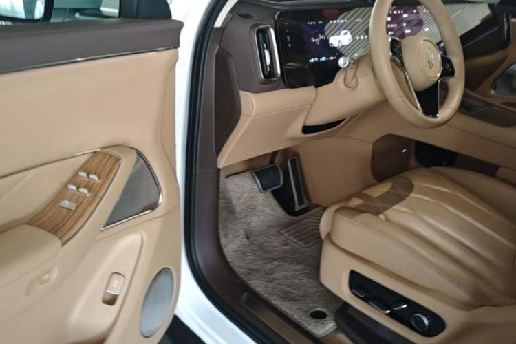 Used Hima AITO M8 2025 Extended-Range Ultra Version 53.4 kWh 6-Seater Edition Driver Seat