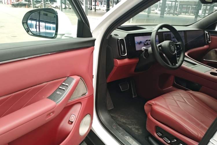 Used Hima AITO M8 2025 Extended-Range Ultra Version 53.4 kWh 6-Seater Edition Driver Seat