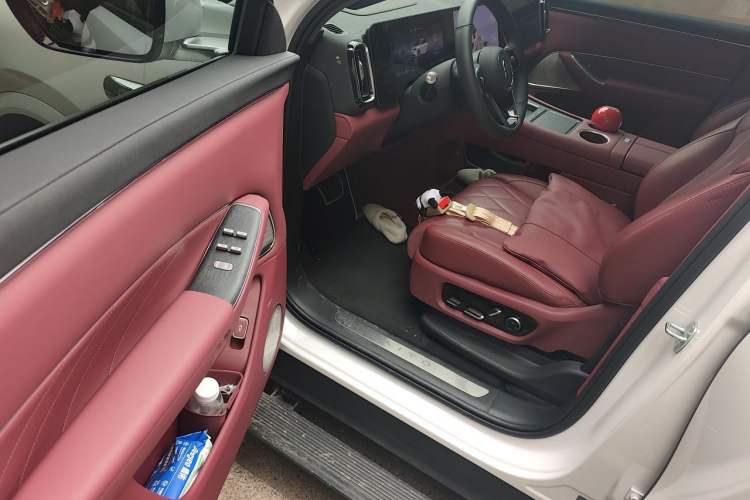 Used Hima AITO M8 2025 Extended-Range Max+ Version 53.4 kWh 5-Seater Edition Driver Seat