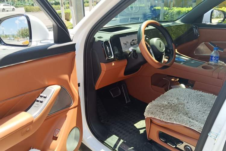 Used Hima AITO M8 2025 Extended-Range Max+ Version 53.4 kWh 6-Seater Edition Driver Seat