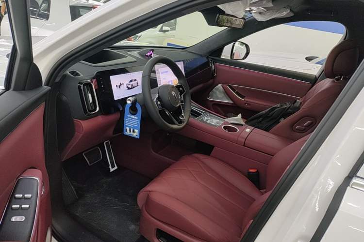 Used Hima AITO M8 2025 Extended-Range Max+ Version 53.4 kWh 5-Seater Edition Driver Seat
