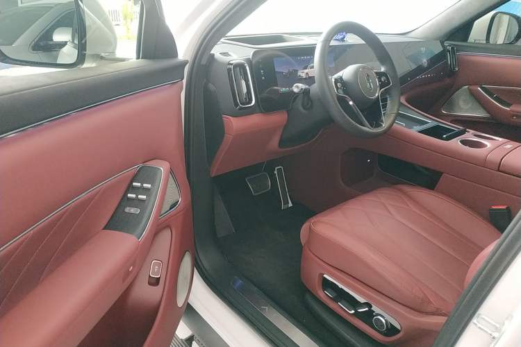 Used Hima AITO M8 2025 Extended-Range Max+ Version 53.4 kWh 5-Seater Edition Driver Seat
