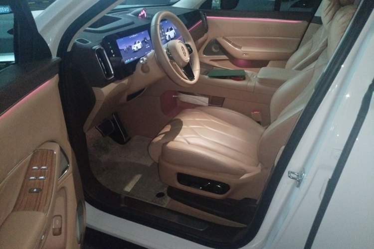 Used Hima AITO M8 2025 Extended-Range Ultra Version 53.4 kWh 6-Seater Edition Driver Seat