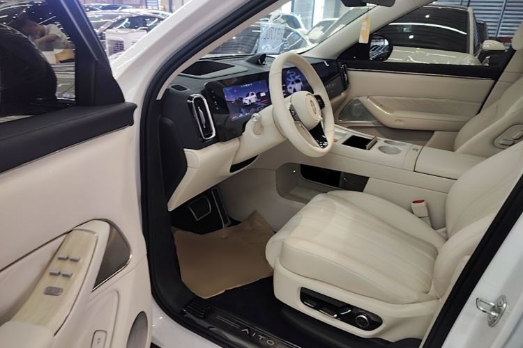 Used Hima AITO M8 2025 Extended-Range Max+ Version 53.4 kWh 6-Seater Edition Driver Seat