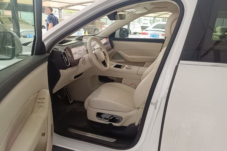 Used Hima AITO M8 2025 Extended-Range Ultra Version 53.4 kWh 5-Seater Edition Driver Seat