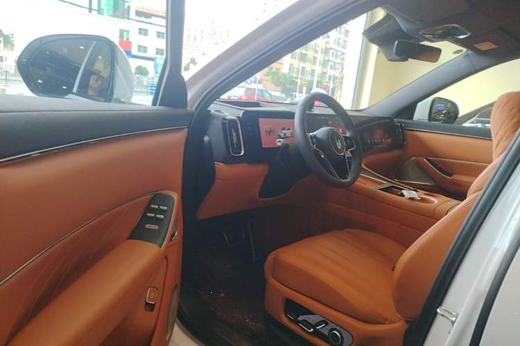 Used Hima AITO M8 2025 Extended-Range Max+ Version 53.4 kWh 6-Seater Edition Driver Seat