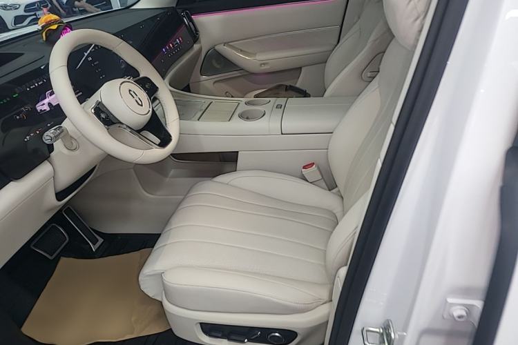 Used Hima AITO M8 2025 Extended-Range Max+ Version 53.4 kWh 5-Seater Edition Driver Seat