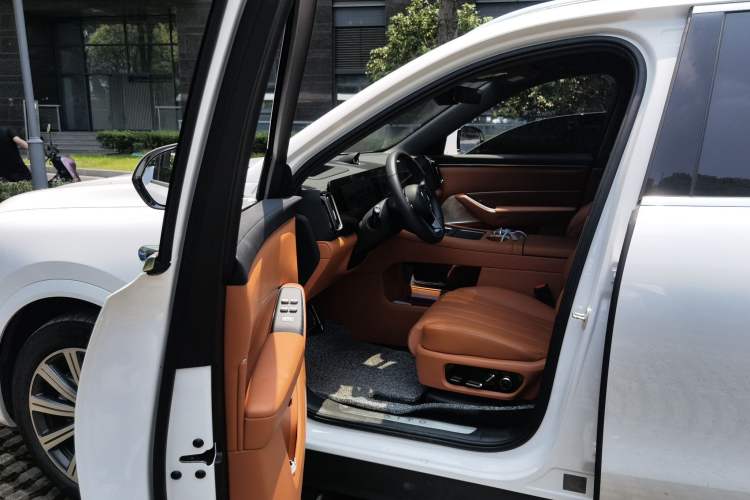 Used Hima AITO M8 2025 Extended-Range Max+ Version 53.4 kWh 5-Seater Edition Driver Seat