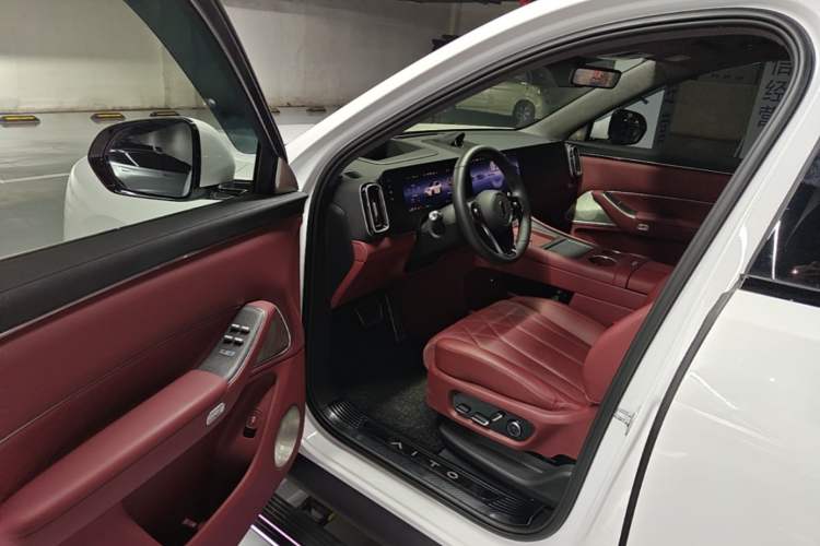 Used Hima AITO M8 2025 Extended-Range Max+ Version 53.4 kWh 5-Seater Edition Driver Seat