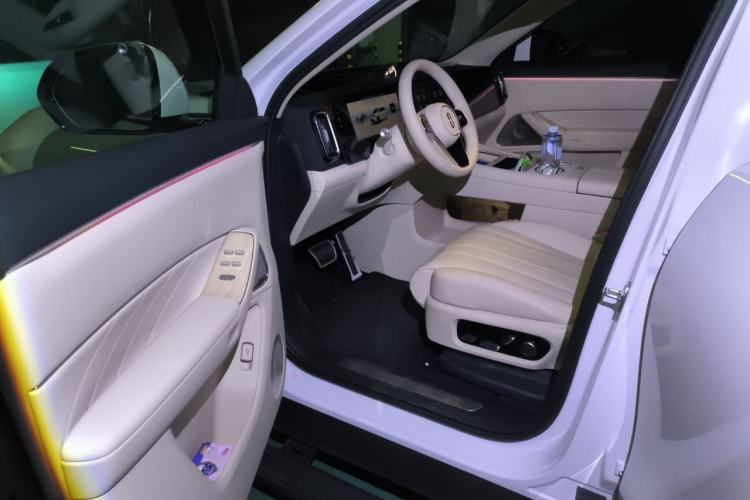 Used Hima AITO M8 2025 Extended-Range Ultra Version 53.4 kWh 5-Seater Edition Driver Seat