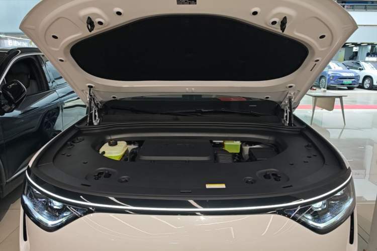 Used Hima AITO M8 2025 Extended-Range Max+ Version 53.4 kWh 6-Seater Edition Engine Bay