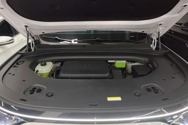 Used Hima AITO M8 2025 Extended-Range Max+ Version 53.4 kWh 6-Seater Edition Engine Bay