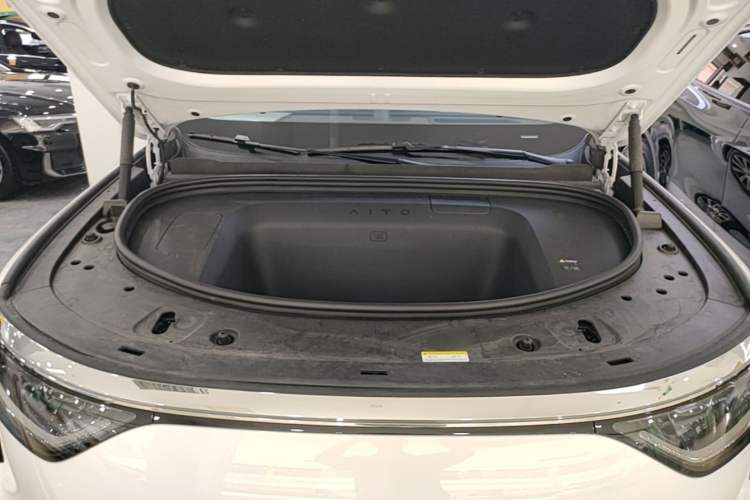 Used Hima AITO M8 2025 Model Pure Electric Max+ Five-Seat Long-Range Version Engine Bay