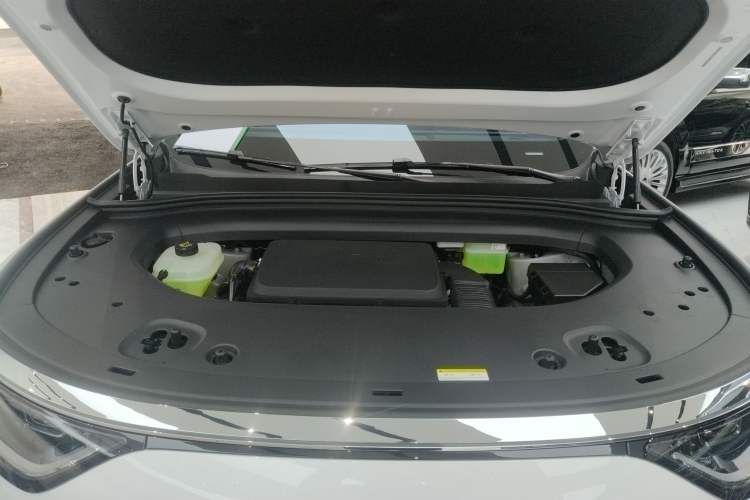 Used Hima AITO M8 2025 Extended-Range Max+ Version 53.4 kWh 5-Seater Edition Engine Bay