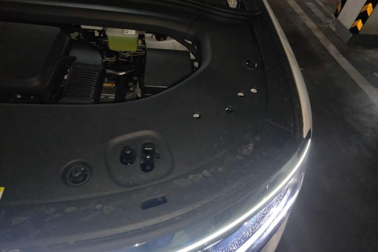 Used Hima AITO M8 2025 Extended-Range Ultra Version 53.4 kWh 6-Seater Edition Engine Bay Left