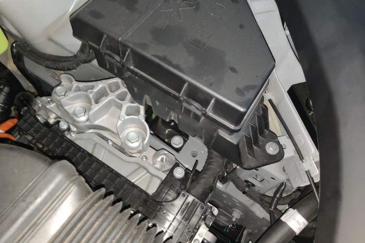 Used Hima AITO M8 2025 Extended-Range Ultra Version 53.4 kWh 6-Seater Edition Engine Bay Left