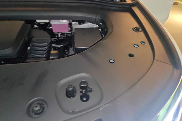 Used Hima AITO M8 2025 Extended-Range Max+ Version 53.4 kWh 6-Seater Edition Engine Bay Left
