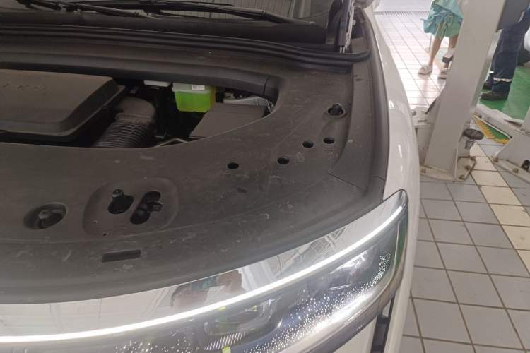 Used Hima AITO M8 2025 Extended-Range Ultra Version 53.4 kWh 6-Seater Edition Engine Bay Left
