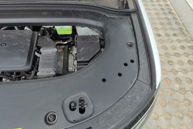 Used Hima AITO M8 2025 Extended-Range Max+ Version 53.4 kWh 6-Seater Edition Engine Bay Left