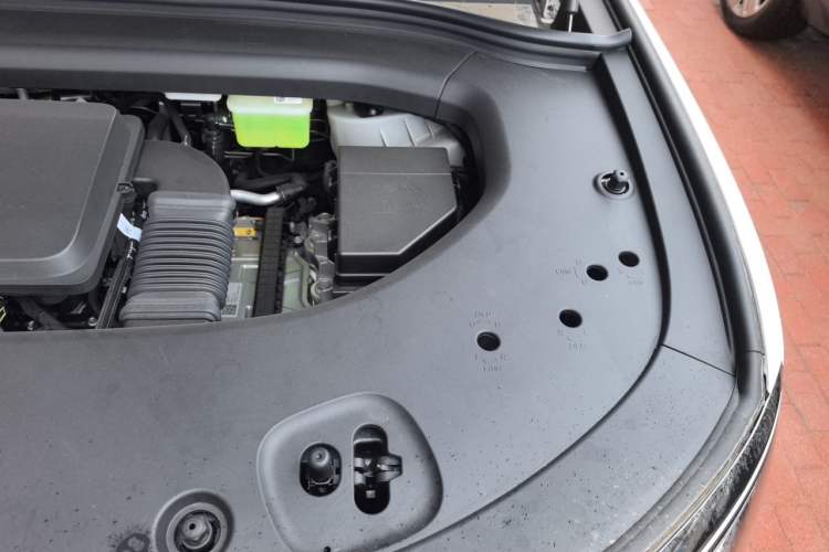 Used Hima AITO M8 2025 Extended-Range Max+ Version 53.4 kWh 6-Seater Edition Engine Bay Left