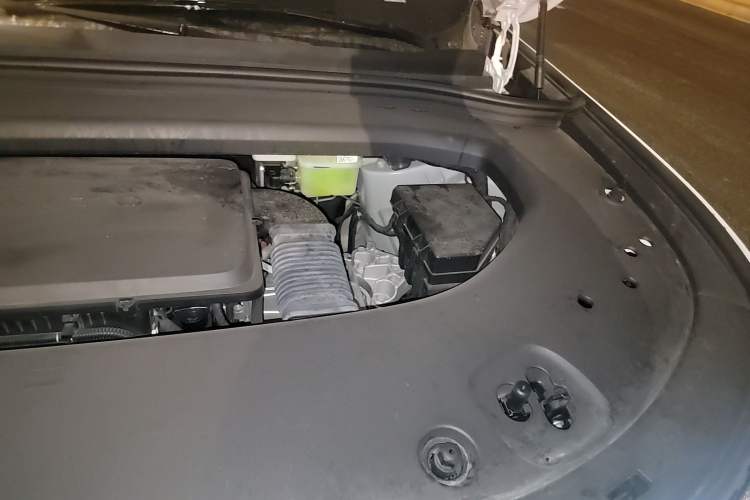 Used Hima AITO M8 2025 Extended-Range Max+ Version 53.4 kWh 6-Seater Edition Engine Bay Left