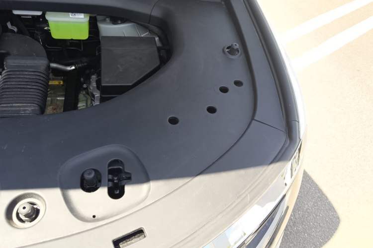 Used Hima AITO M8 2025 Extended-Range Max+ Version 53.4 kWh 6-Seater Edition Engine Bay Left