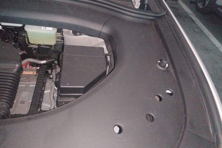 Used Hima AITO M8 2025 Extended-Range Ultra Version 53.4 kWh 6-Seater Edition Engine Bay Left
