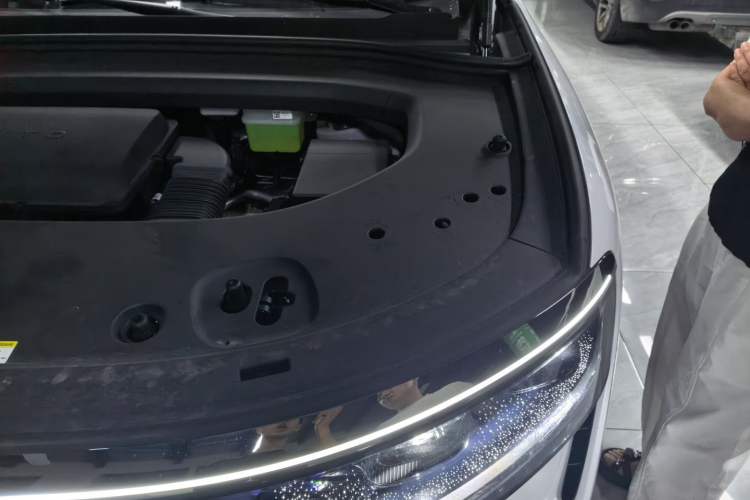 Used Hima AITO M8 2025 Extended-Range Max+ Version 53.4 kWh 5-Seater Edition Engine Bay Left