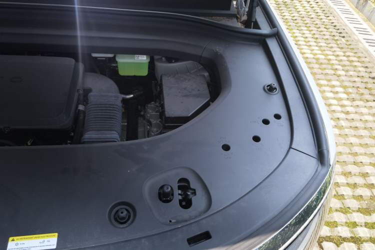 Used Hima AITO M8 2025 Extended-Range Max+ Version 53.4 kWh 5-Seater Edition Engine Bay Left