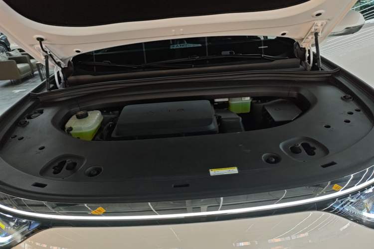 Used Hima AITO M8 2025 Extended-Range Max+ Version 53.4 kWh 6-Seater Edition Engine Bay