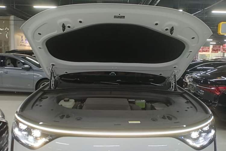 Used Hima AITO M8 2025 Extended-Range Max+ Version 53.4 kWh 6-Seater Edition Engine Bay