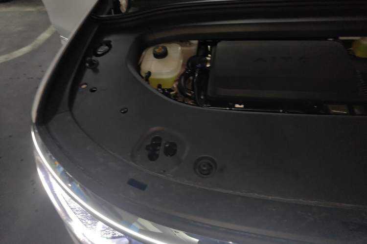 Used Hima AITO M8 2025 Extended-Range Ultra Version 53.4 kWh 6-Seater Edition Engine Bay Right
