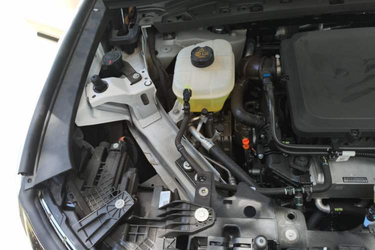 Used Hima AITO M8 2025 Extended-Range Max+ Version 53.4 kWh 6-Seater Edition Engine Bay Right