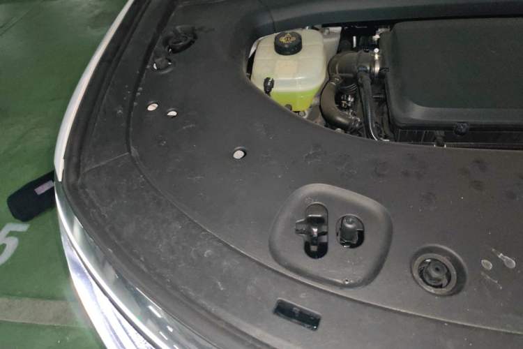 Used Hima AITO M8 2025 Extended-Range Ultra Version 53.4 kWh 6-Seater Edition Engine Bay Right