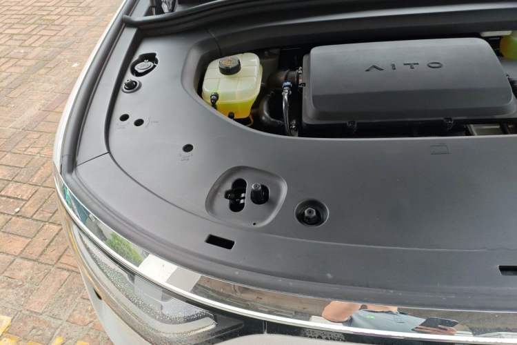 Used Hima AITO M8 2025 Extended-Range Max Version 37 kWh 6-Seater Engine Bay Right