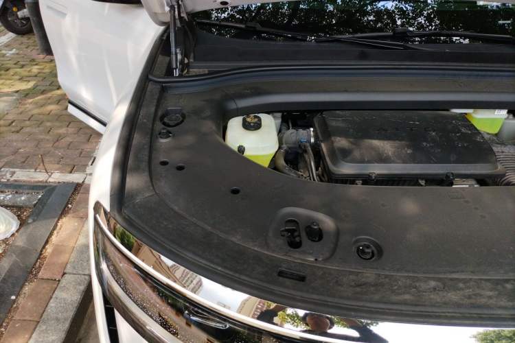Used Hima AITO M8 2025 Extended-Range Ultra Version 53.4 kWh 5-Seater Edition Engine Bay Right