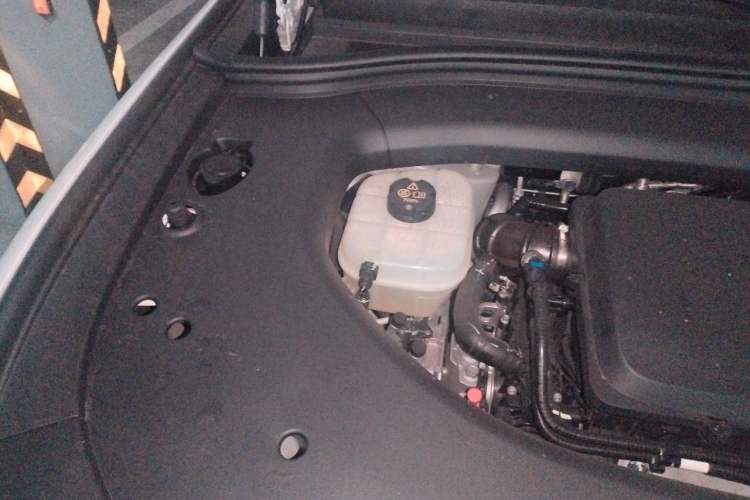Used Hima AITO M8 2025 Extended-Range Ultra Version 53.4 kWh 6-Seater Edition Engine Bay Right