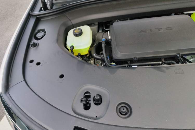 Used Hima AITO M8  Engine Bay Right