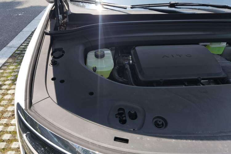 Used Hima AITO M8 2025 Extended-Range Max+ Version 53.4 kWh 5-Seater Edition Engine Bay Right