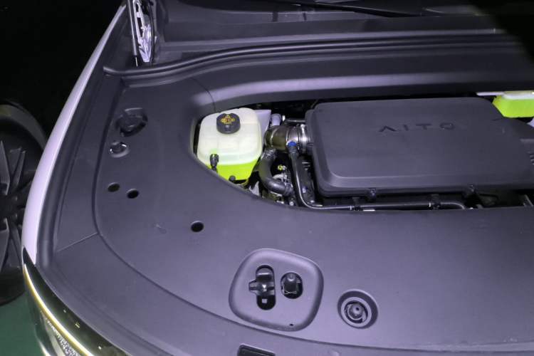 Used Hima AITO M8 2025 Extended-Range Ultra Version 53.4 kWh 5-Seater Edition Engine Bay Right
